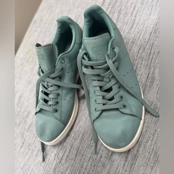 Adidas Teal Sneakers with Black Accents - Picture 13 of 13